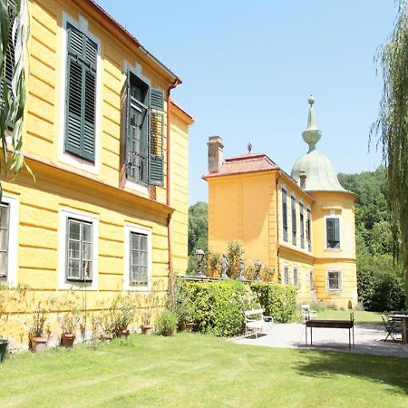 Villa Glorious Castle in Sankt Pölten with Sauna Exterior foto